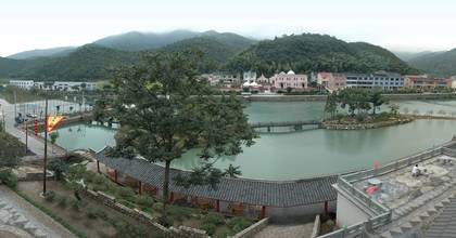 0574-83539797 景区地址:宁海桥头湖街道双林村 三麓潭乡村旅游区位于